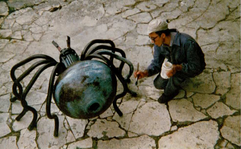 João Limpinho dá producto de protecção do ferro na escultura