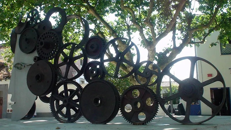 Monumento Memória - O lado do perfil fechado, maior e com mais impacto visual